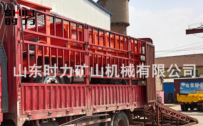 四不像運(yùn)輸車(chē)裝車(chē)